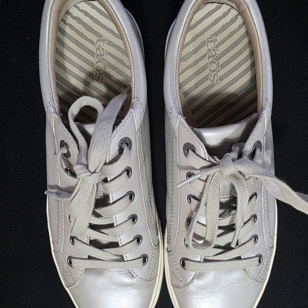 Taos Footwear Women's Off-White Sneakers